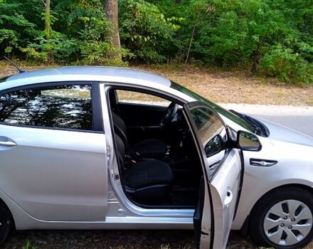 Сірий Кіа Ріо, об'ємом двигуна 1.4 л та пробігом 230 тис. км за 5750 $, фото 10 на Automoto.ua
