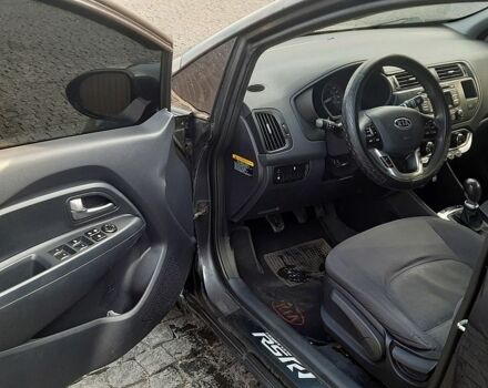 Серый Киа Рио, объемом двигателя 1.59 л и пробегом 250 тыс. км за 6500 $, фото 5 на Automoto.ua