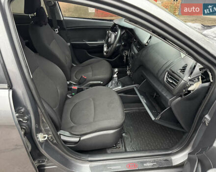 Серый Киа Рио, объемом двигателя 1.4 л и пробегом 250 тыс. км за 1950 $, фото 23 на Automoto.ua