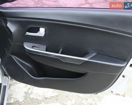 Серый Киа Рио, объемом двигателя 1.4 л и пробегом 247 тыс. км за 5800 $, фото 21 на Automoto.ua