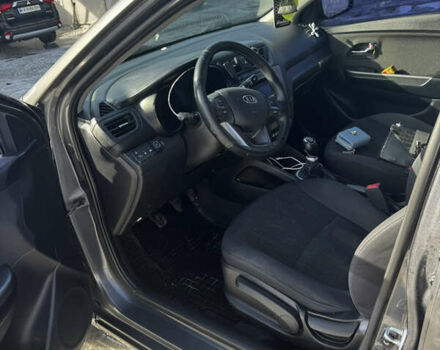 Серый Киа Рио, объемом двигателя 1.59 л и пробегом 275 тыс. км за 7000 $, фото 7 на Automoto.ua