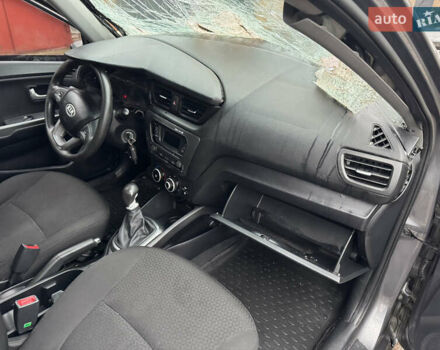 Серый Киа Рио, объемом двигателя 1.4 л и пробегом 250 тыс. км за 1950 $, фото 24 на Automoto.ua
