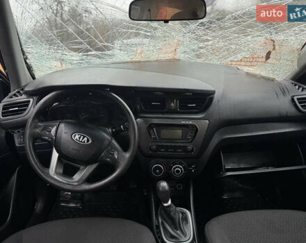 Серый Киа Рио, объемом двигателя 1.4 л и пробегом 250 тыс. км за 1950 $, фото 20 на Automoto.ua