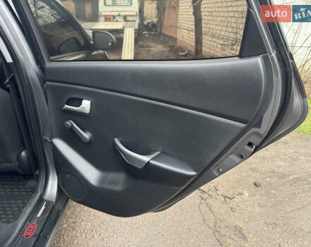 Серый Киа Рио, объемом двигателя 1.4 л и пробегом 250 тыс. км за 1950 $, фото 28 на Automoto.ua