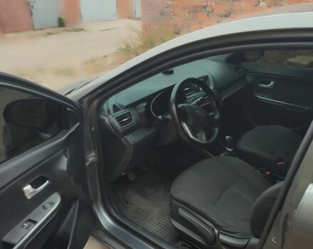 Серый Киа Рио, объемом двигателя 1.4 л и пробегом 170 тыс. км за 5496 $, фото 7 на Automoto.ua