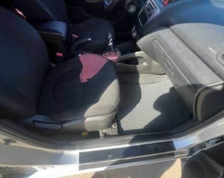 Серый Киа Рио, объемом двигателя 1.4 л и пробегом 247 тыс. км за 6400 $, фото 9 на Automoto.ua