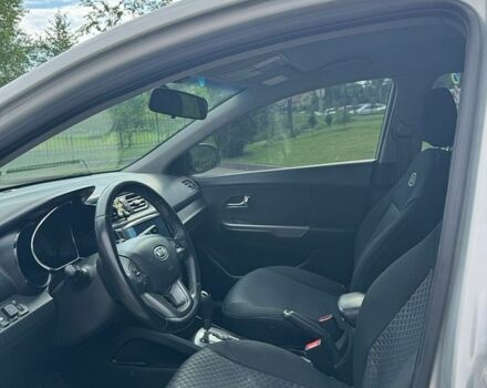 Сірий Кіа Ріо, об'ємом двигуна 1.59 л та пробігом 161 тис. км за 7999 $, фото 9 на Automoto.ua