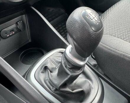 Серый Киа Рио, объемом двигателя 1.4 л и пробегом 82 тыс. км за 9200 $, фото 40 на Automoto.ua