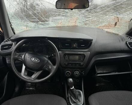 Сірий Кіа Ріо, об'ємом двигуна 1.4 л та пробігом 200 тис. км за 2850 $, фото 5 на Automoto.ua