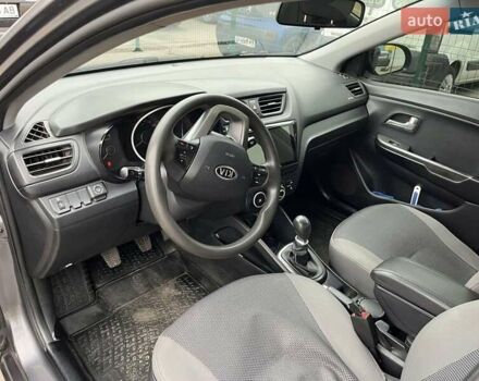 Серый Киа Рио, объемом двигателя 1.4 л и пробегом 223 тыс. км за 5500 $, фото 4 на Automoto.ua