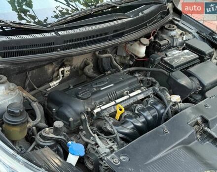 Серый Киа Рио, объемом двигателя 1.4 л и пробегом 170 тыс. км за 6000 $, фото 31 на Automoto.ua