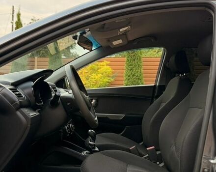 Серый Киа Рио, объемом двигателя 1.4 л и пробегом 91 тыс. км за 8450 $, фото 18 на Automoto.ua