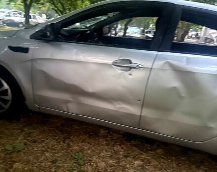 Сірий Кіа Ріо, об'ємом двигуна 1.4 л та пробігом 175 тис. км за 3200 $, фото 3 на Automoto.ua