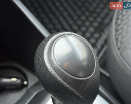 Серый Киа Рио, объемом двигателя 1.4 л и пробегом 260 тыс. км за 7799 $, фото 15 на Automoto.ua