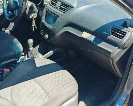 Серый Киа Рио, объемом двигателя 1.4 л и пробегом 190 тыс. км за 7000 $, фото 7 на Automoto.ua