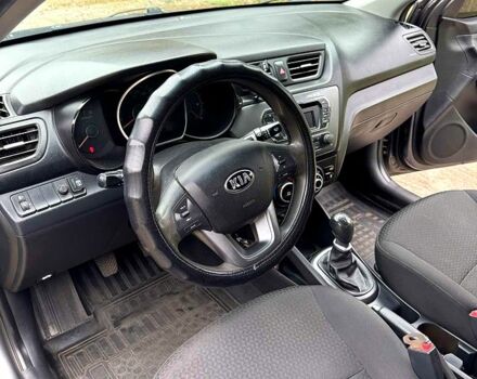 Сірий Кіа Ріо, об'ємом двигуна 1.4 л та пробігом 121 тис. км за 7500 $, фото 6 на Automoto.ua