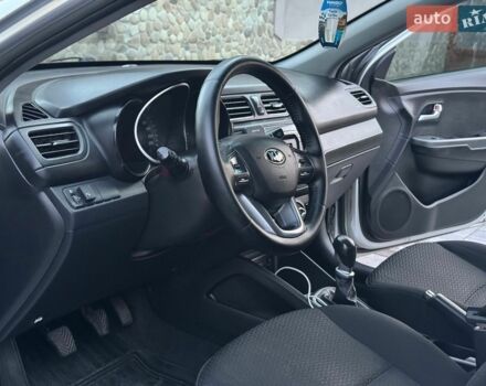 Сірий Кіа Ріо, об'ємом двигуна 1.4 л та пробігом 262 тис. км за 5300 $, фото 7 на Automoto.ua