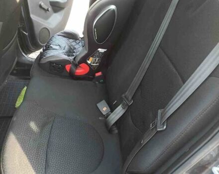 Серый Киа Рио, объемом двигателя 1.4 л и пробегом 70 тыс. км за 9000 $, фото 1 на Automoto.ua