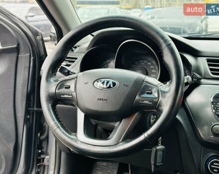 Серый Киа Рио, объемом двигателя 1.4 л и пробегом 245 тыс. км за 5900 $, фото 20 на Automoto.ua