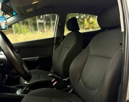 Серый Киа Рио, объемом двигателя 1.4 л и пробегом 262 тыс. км за 5650 $, фото 8 на Automoto.ua