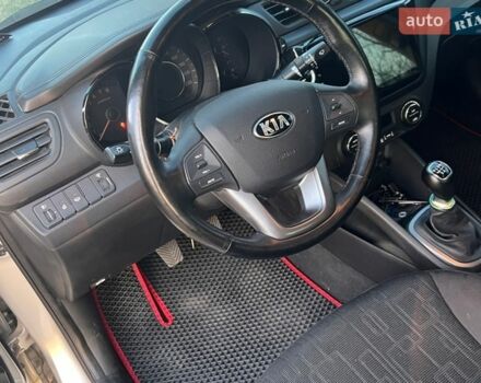 Сірий Кіа Ріо, об'ємом двигуна 1.6 л та пробігом 25 тис. км за 10800 $, фото 6 на Automoto.ua