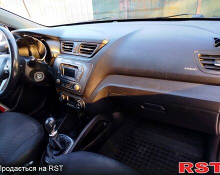 Серый Киа Рио, объемом двигателя 1.4 л и пробегом 24500 тыс. км за 5500 $, фото 5 на Automoto.ua