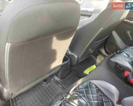 Серый Киа Рио, объемом двигателя 1.4 л и пробегом 70 тыс. км за 9000 $, фото 5 на Automoto.ua