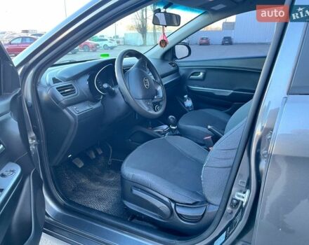 Серый Киа Рио, объемом двигателя 1.4 л и пробегом 168 тыс. км за 7500 $, фото 6 на Automoto.ua