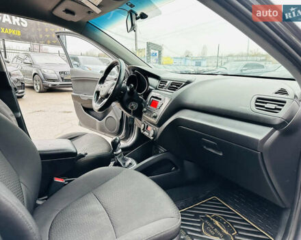 Серый Киа Рио, объемом двигателя 1.4 л и пробегом 245 тыс. км за 5900 $, фото 21 на Automoto.ua