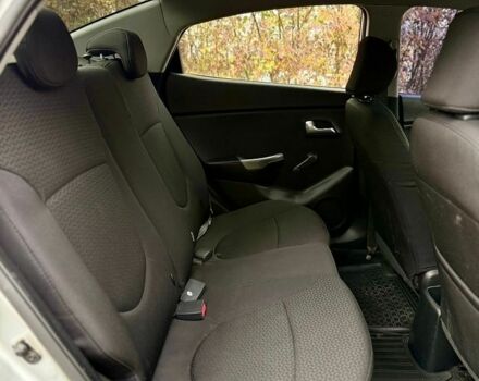 Серый Киа Рио, объемом двигателя 1.4 л и пробегом 262 тыс. км за 5650 $, фото 12 на Automoto.ua
