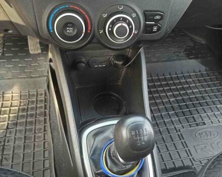 Серый Киа Рио, объемом двигателя 1.4 л и пробегом 70 тыс. км за 9000 $, фото 7 на Automoto.ua