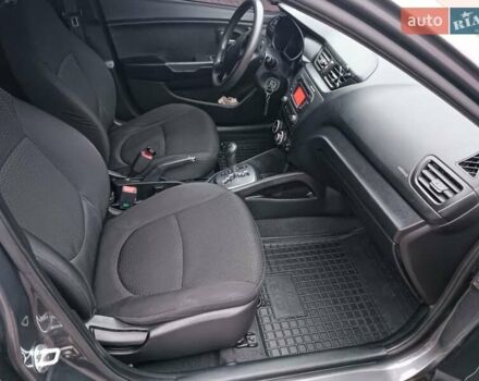 Серый Киа Рио, объемом двигателя 1.4 л и пробегом 190 тыс. км за 9000 $, фото 6 на Automoto.ua
