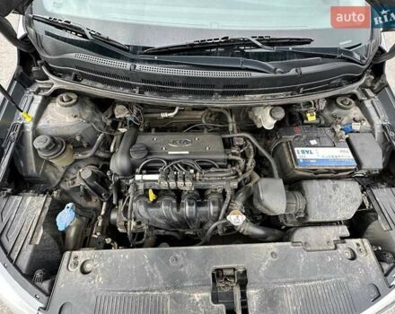 Сірий Кіа Ріо, об'ємом двигуна 1.4 л та пробігом 320 тис. км за 7100 $, фото 13 на Automoto.ua