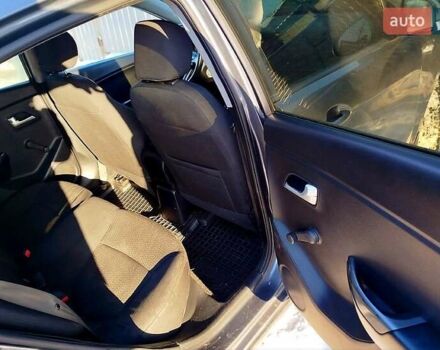 Серый Киа Рио, объемом двигателя 1.4 л и пробегом 25 тыс. км за 5500 $, фото 5 на Automoto.ua