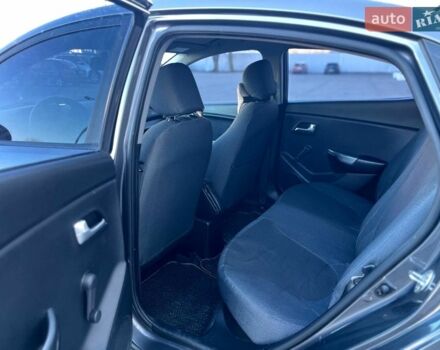 Серый Киа Рио, объемом двигателя 1.4 л и пробегом 168 тыс. км за 7500 $, фото 9 на Automoto.ua