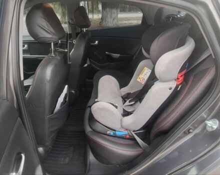 Серый Киа Рио, объемом двигателя 1.4 л и пробегом 125 тыс. км за 7500 $, фото 7 на Automoto.ua