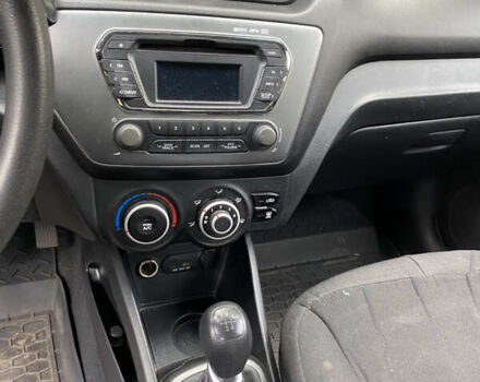 Серый Киа Рио, объемом двигателя 1.4 л и пробегом 205 тыс. км за 6500 $, фото 10 на Automoto.ua