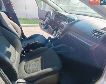 Сірий Кіа Ріо, об'ємом двигуна 1.4 л та пробігом 176 тис. км за 7899 $, фото 15 на Automoto.ua