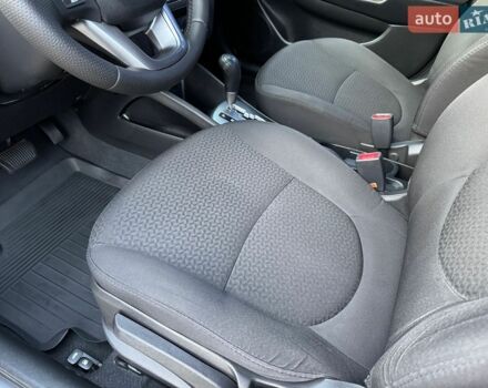 Серый Киа Рио, объемом двигателя 1.4 л и пробегом 87 тыс. км за 8950 $, фото 40 на Automoto.ua