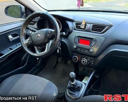 Сірий Кіа Ріо, об'ємом двигуна 1.4 л та пробігом 230 тис. км за 5799 $, фото 5 на Automoto.ua