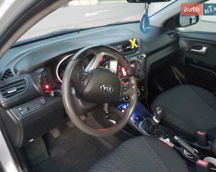 Серый Киа Рио, объемом двигателя 1.4 л и пробегом 317 тыс. км за 6200 $, фото 7 на Automoto.ua