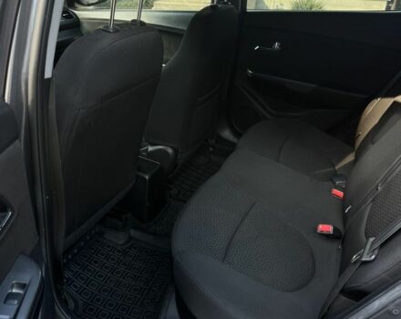 Сірий Кіа Ріо, об'ємом двигуна 1.6 л та пробігом 220 тис. км за 7516 $, фото 6 на Automoto.ua