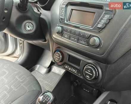 Сірий Кіа Ріо, об'ємом двигуна 1.6 л та пробігом 130 тис. км за 8000 $, фото 3 на Automoto.ua