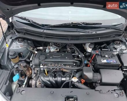 Серый Киа Рио, объемом двигателя 1.4 л и пробегом 190 тыс. км за 9000 $, фото 5 на Automoto.ua