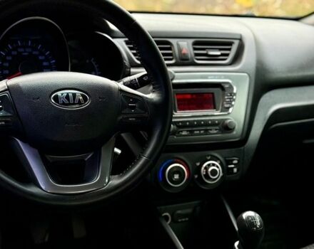 Серый Киа Рио, объемом двигателя 1.4 л и пробегом 262 тыс. км за 5650 $, фото 6 на Automoto.ua