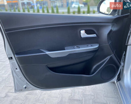 Серый Киа Рио, объемом двигателя 1.4 л и пробегом 43 тыс. км за 10450 $, фото 35 на Automoto.ua