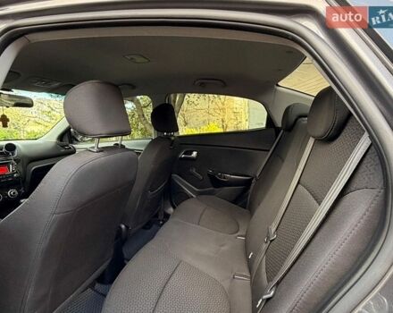 Серый Киа Рио, объемом двигателя 1.4 л и пробегом 231 тыс. км за 7800 $, фото 9 на Automoto.ua