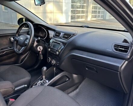 Сірий Кіа Ріо, об'ємом двигуна 1.4 л та пробігом 230 тис. км за 7300 $, фото 5 на Automoto.ua