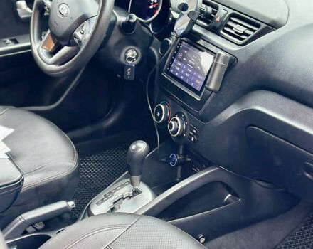 Серый Киа Рио, объемом двигателя 1.4 л и пробегом 190 тыс. км за 8000 $, фото 6 на Automoto.ua