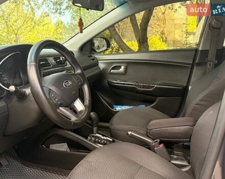 Серый Киа Рио, объемом двигателя 1.4 л и пробегом 231 тыс. км за 7800 $, фото 4 на Automoto.ua